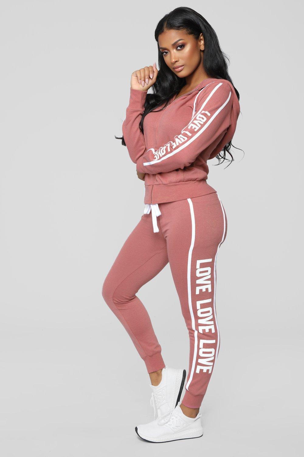 Sports and leisure black-pink-wine red Tracksuits Sports Fashion-booth